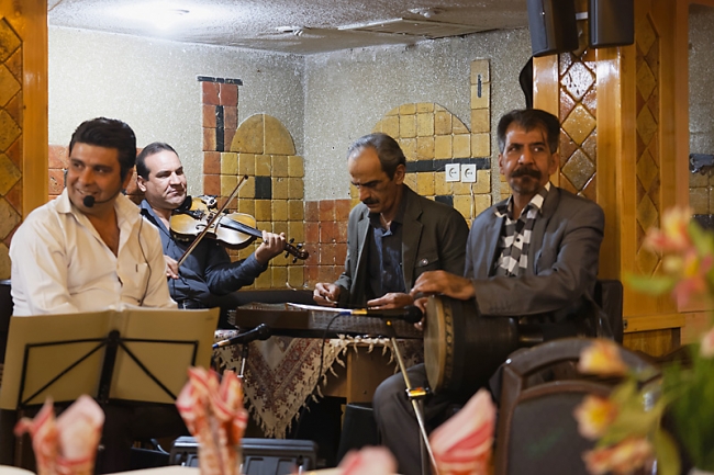 Chiraz-Diner spectacle (Musique iranienne)-001